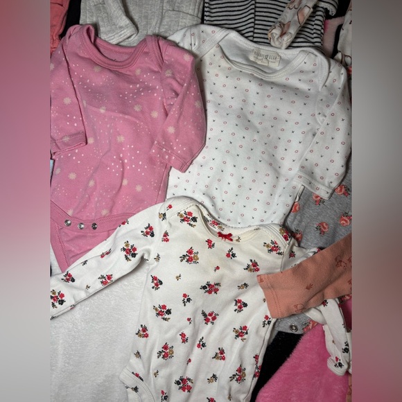 Newborn girl onesie bundle - Picture 6 of 8